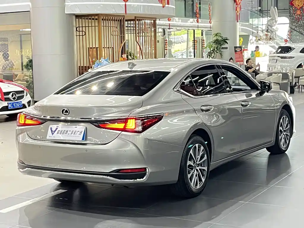 Lexus ES 2024 — фото 7