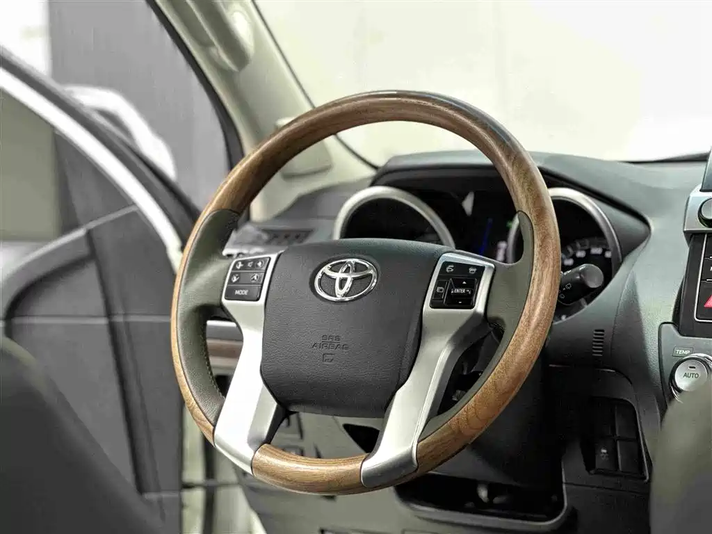 Toyota Prado 2017 — фото 11
