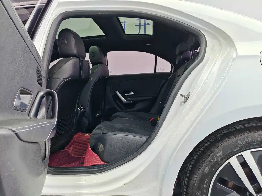 Mercedes-Benz A-Class 2019 — фото 12