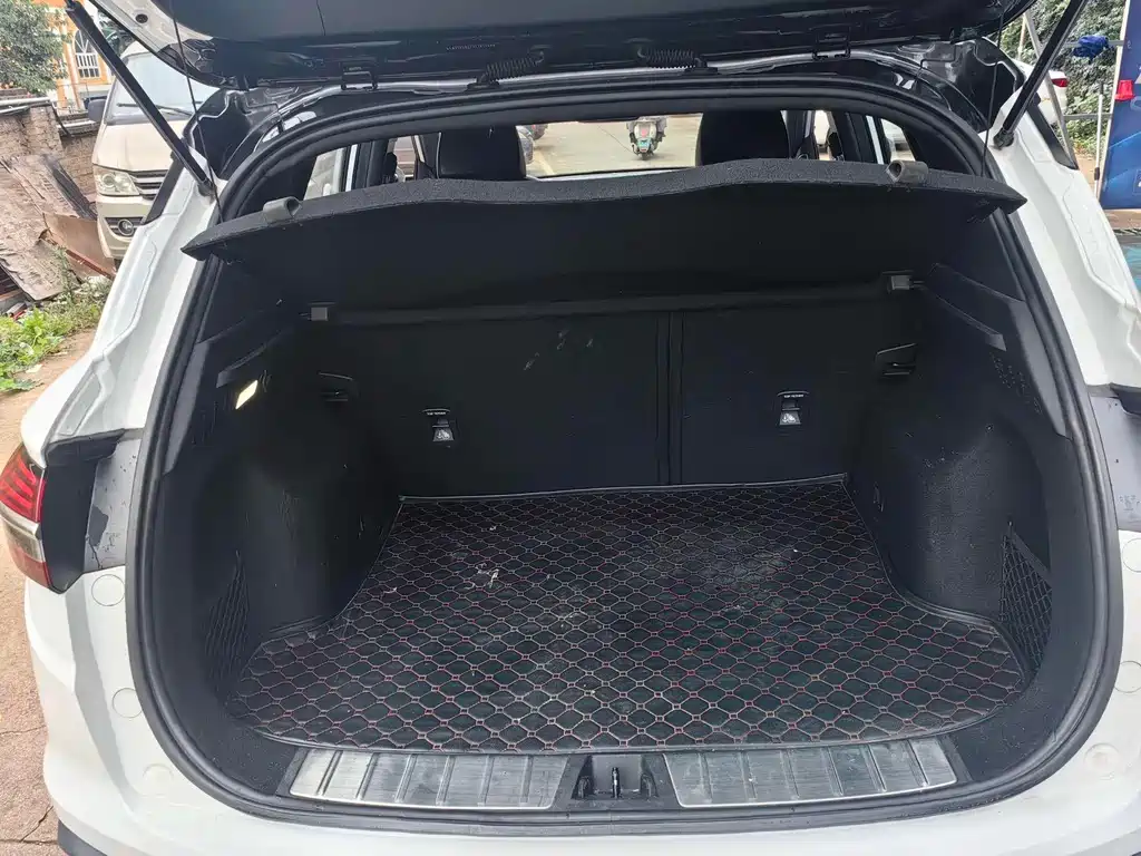 Geely Binyue 2019 — фото 7