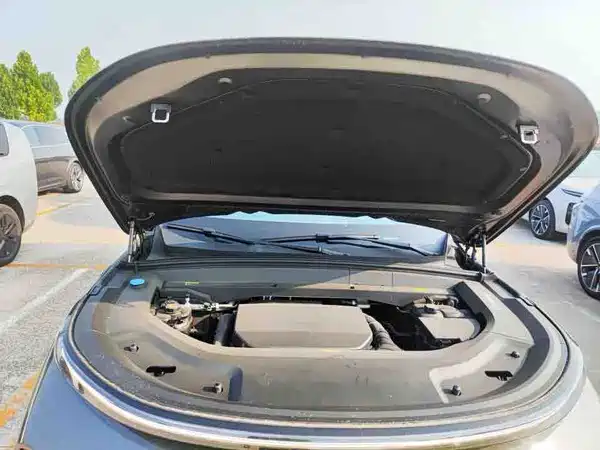 Li Auto L8 2025