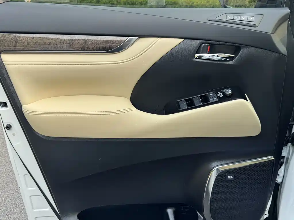 Toyota Vellfire 2022 — фото 14