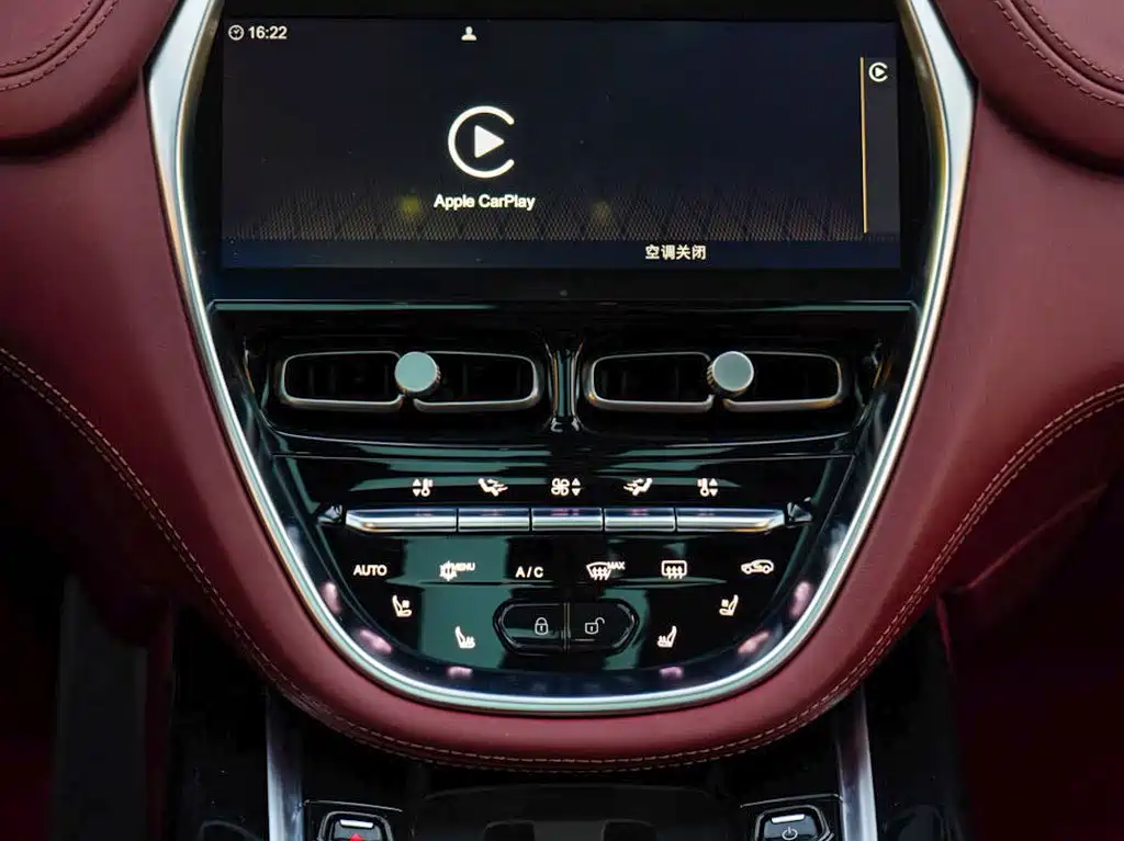 Aston Martin DBX 2021 — фото 9