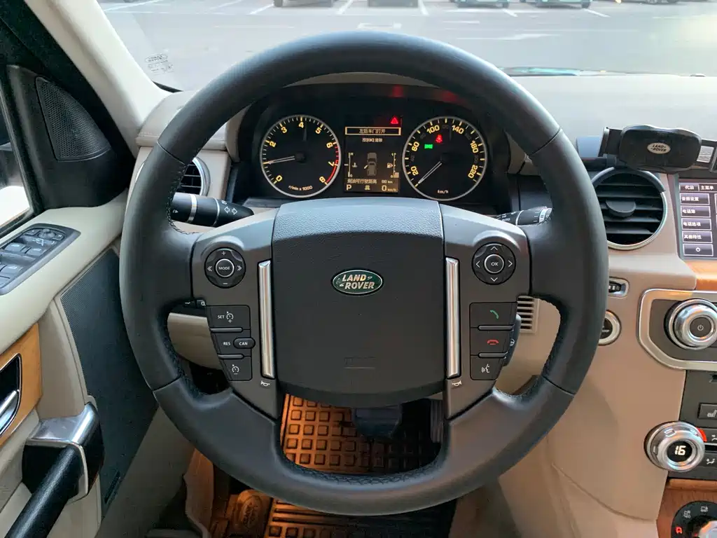 Land Rover Discovery 2012 — фото 9