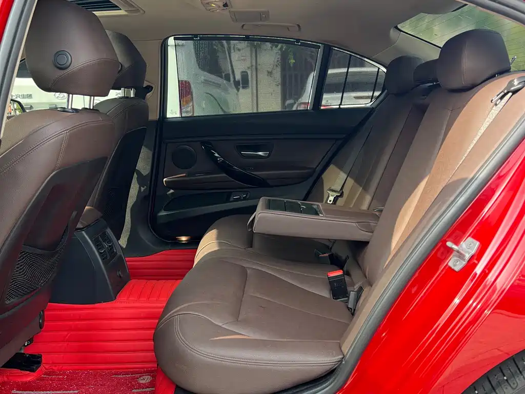 BMW 3 Series 2019 — фото 11