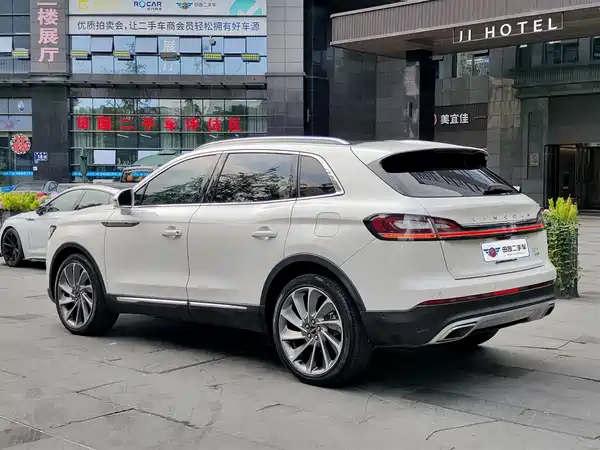 Lincoln Nautilus 2021