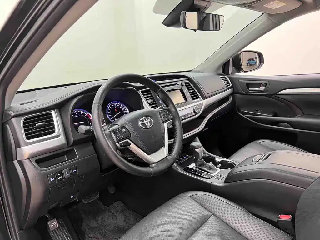 Toyota Highlander 2020 — фото 8