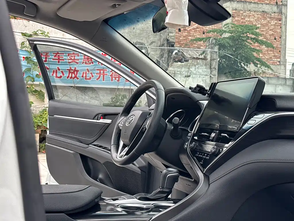 Toyota Camry 2023 — фото 15