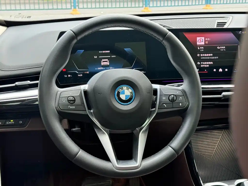 BMW iX1 2024 — фото 10