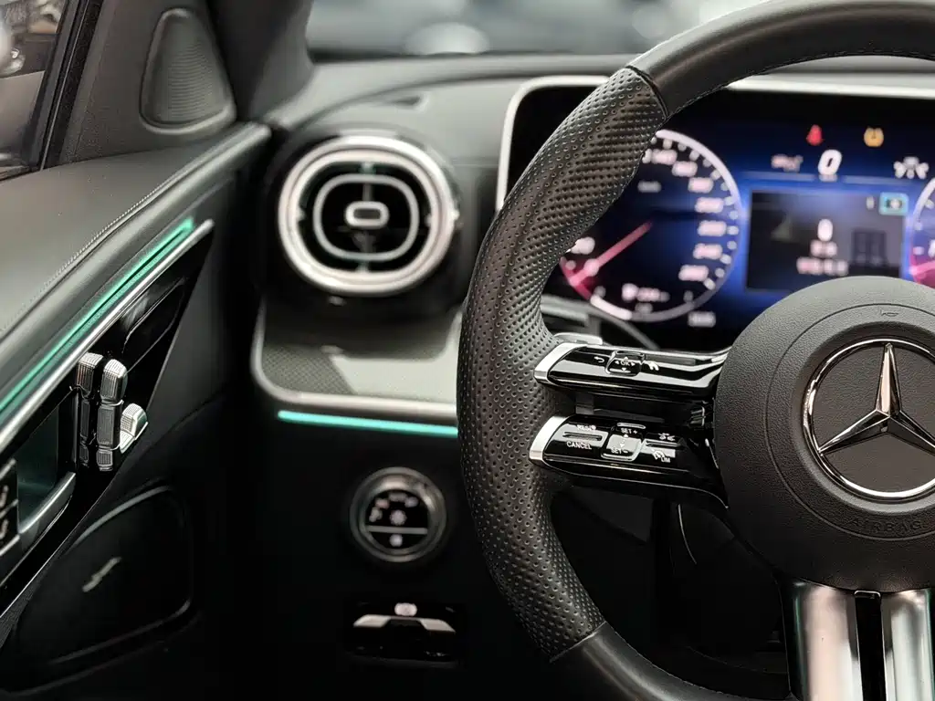 Mercedes-Benz C-Class 2023 — фото 11