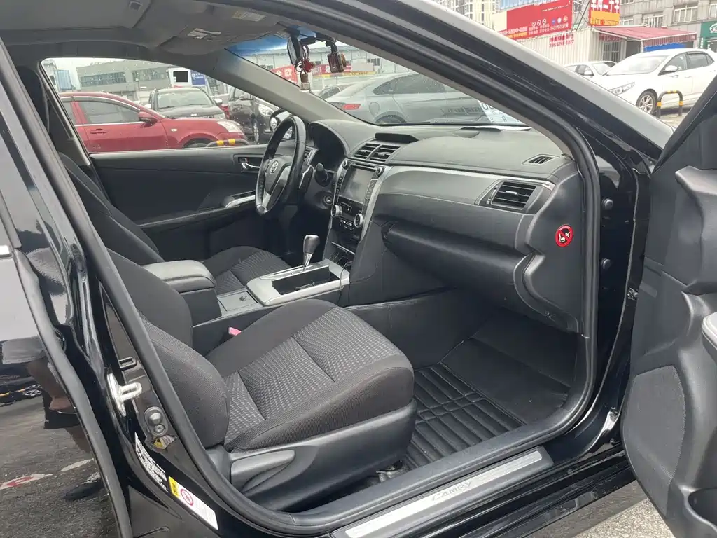 Toyota Camry 2014 — фото 19