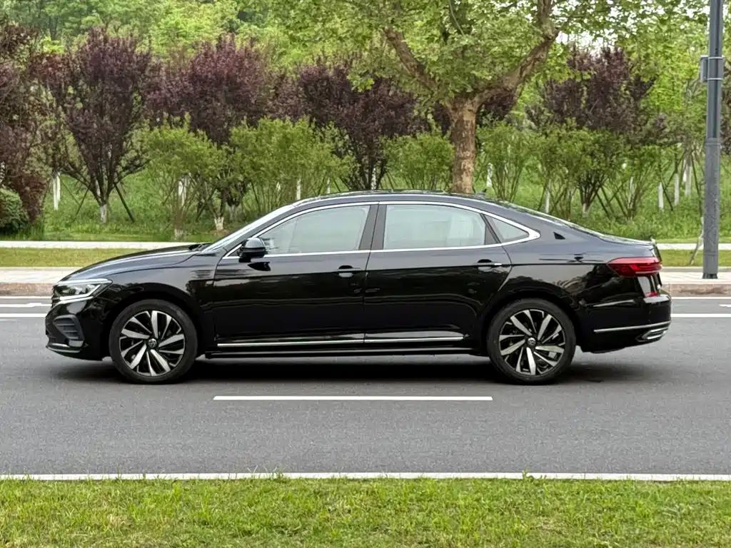 Volkswagen Passat 2025 — фото 10