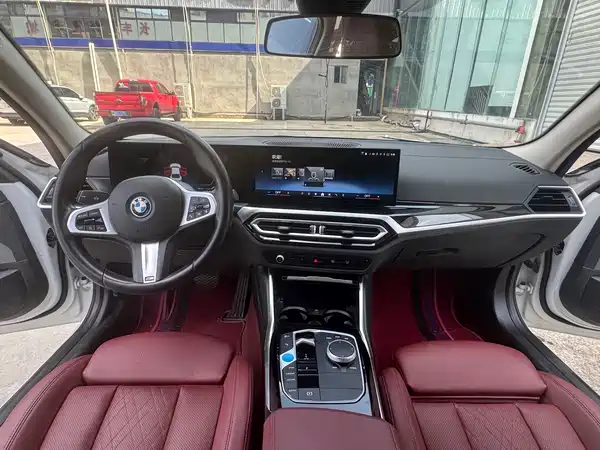 BMW i3 2024