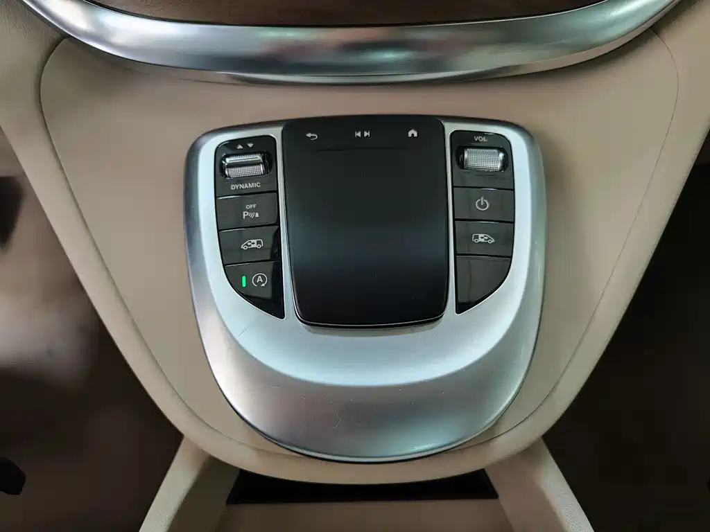 Mercedes-Benz V-Class 2023 — фото 15