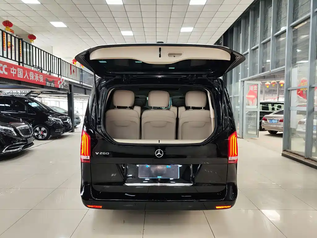 Mercedes-Benz V-Class 2023 — фото 29