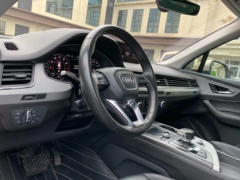 Audi Q7 2018 — фото 18