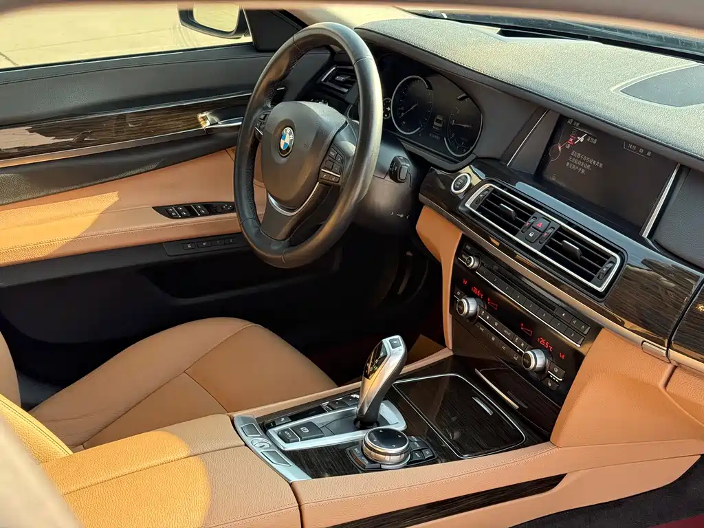 BMW 7 Series 2015 — фото 49