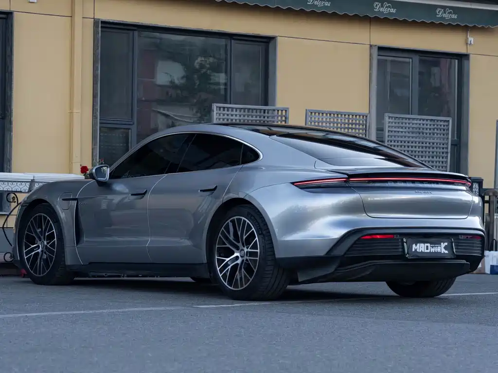 Porsche Taycan 2024