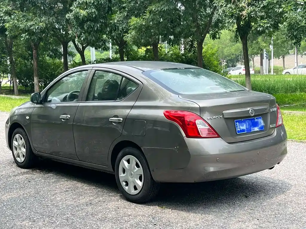 Nissan Sunny 2013 — фото 9