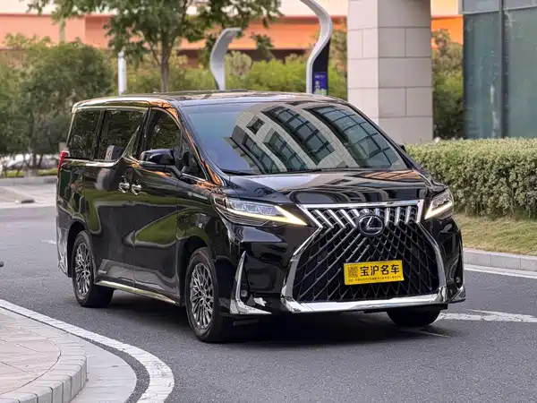 Lexus LM 2022