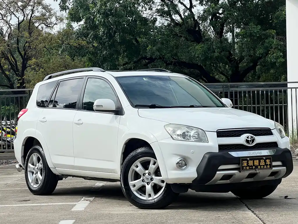 Toyota RAV4 2012 — фото 3
