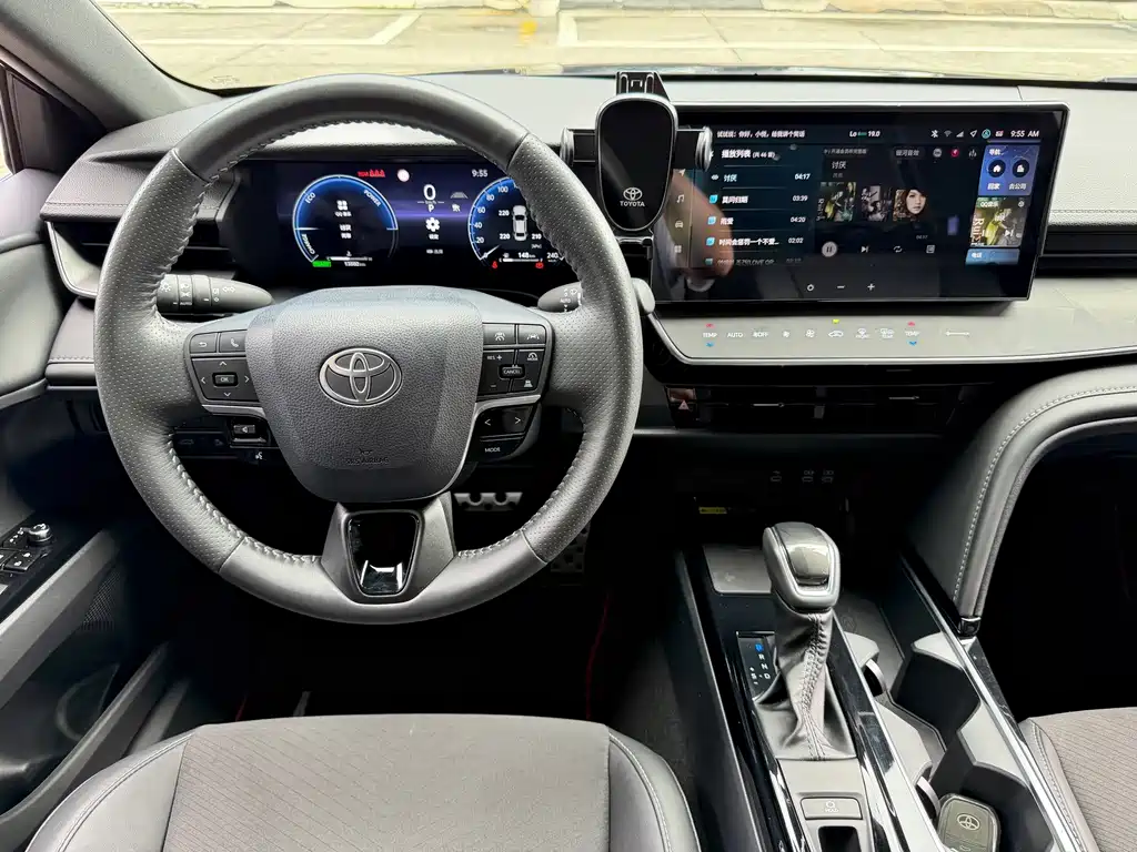 Toyota Camry 2025 — фото 9