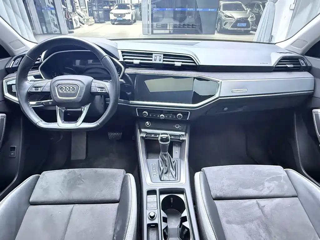 Audi Q3 2023 — фото 18