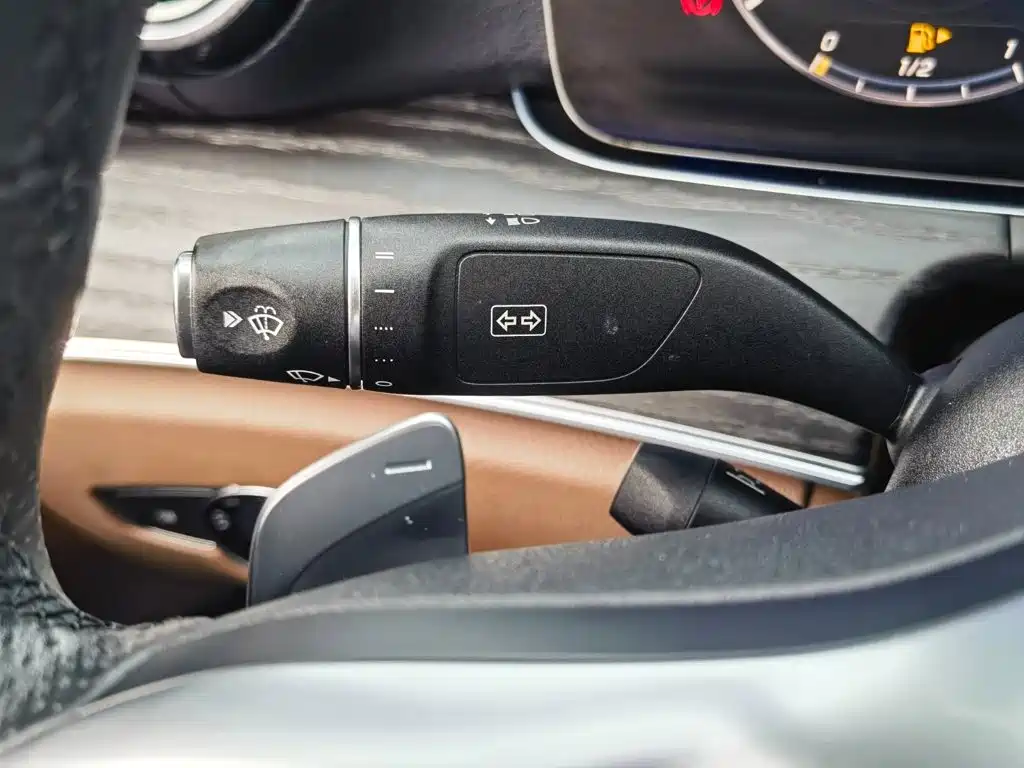 Mercedes-Benz E-Class 2019 — фото 28