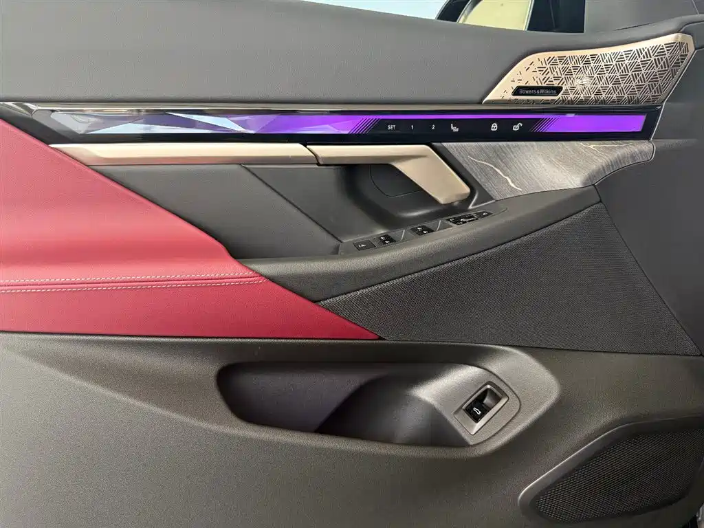 BMW 5 Series 2025 — фото 17