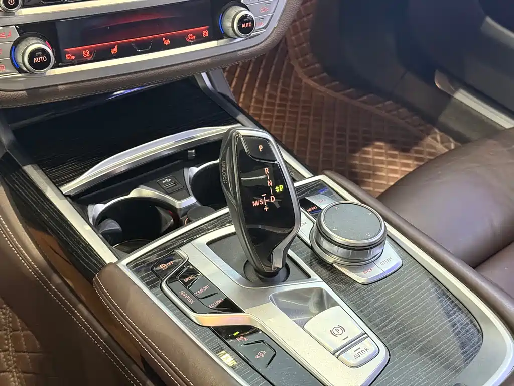 BMW 7 Series 2020 — фото 9