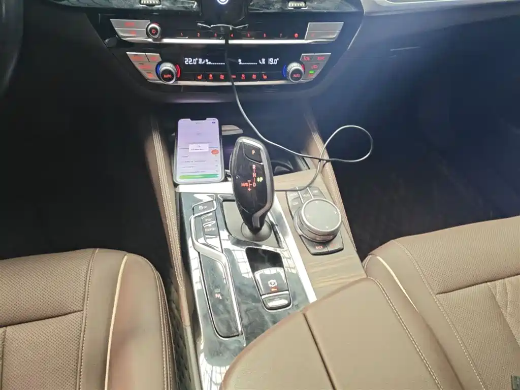 BMW 5 Series 2021 — фото 14