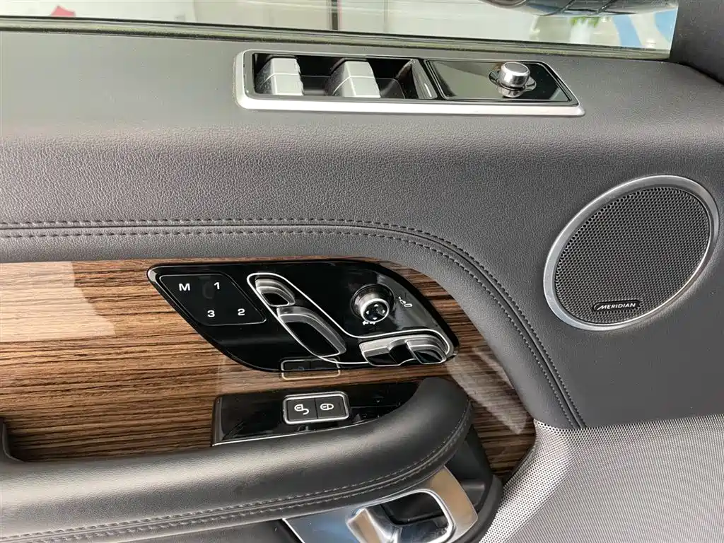 Land Rover Range Rover 2018 — фото 10