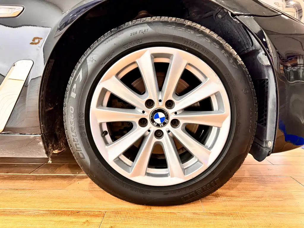 BMW 5 Series 2013 — фото 20