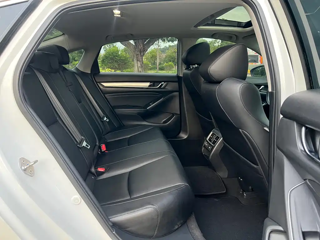 Honda Accord 2022 — фото 15
