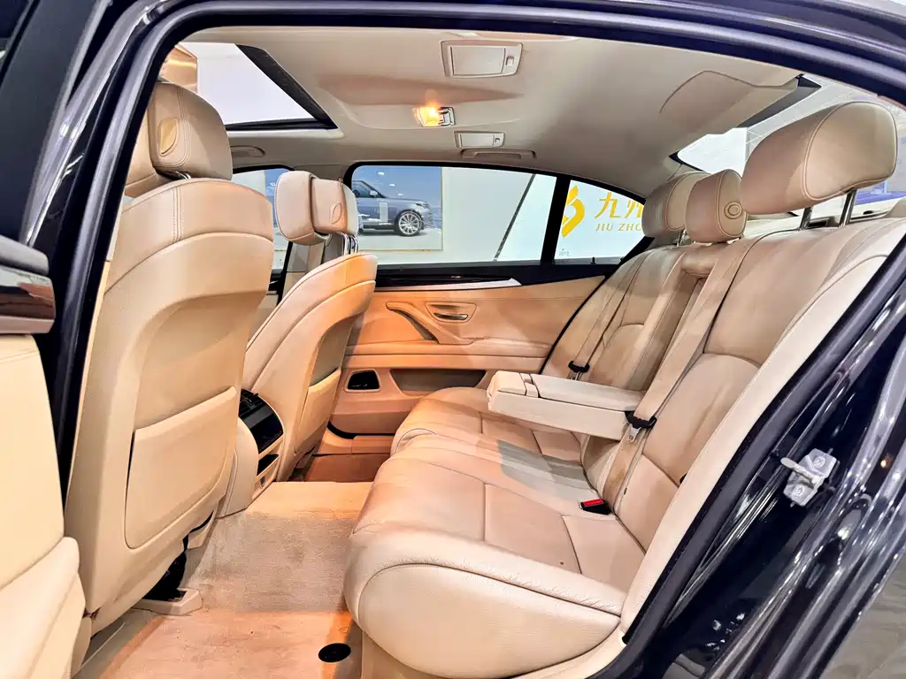 BMW 5 Series 2013 — фото 13