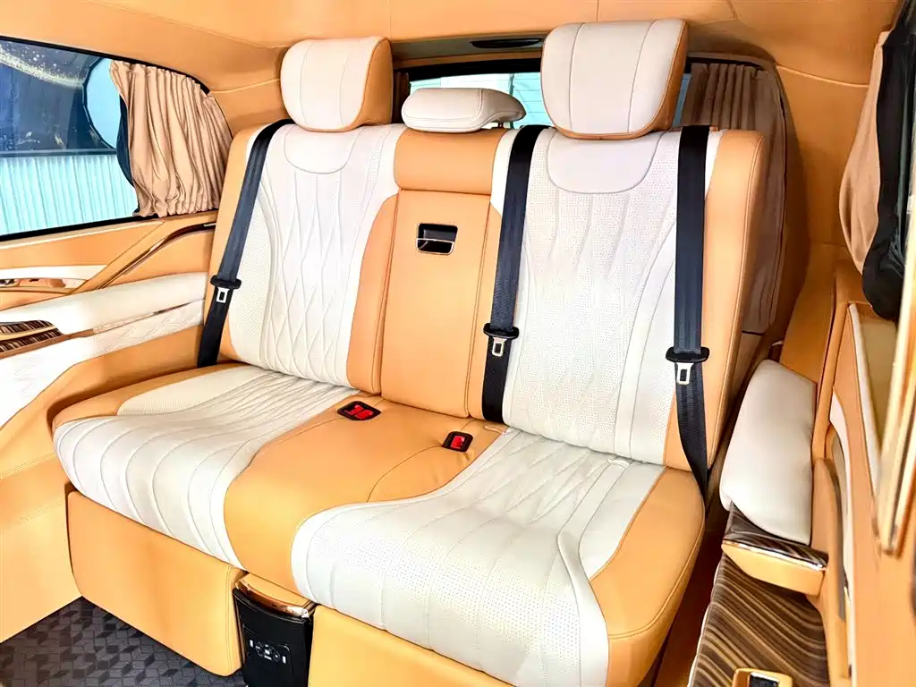 Mercedes-Benz V-Class 2024 — фото 29