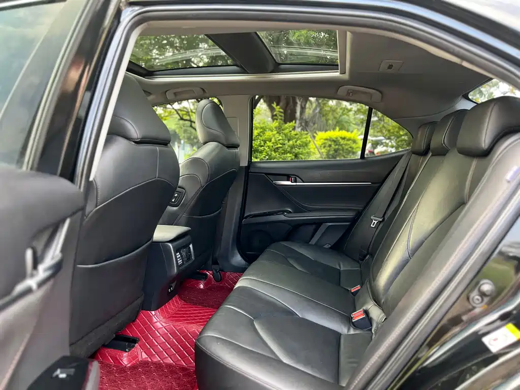 Toyota Camry 2018 — фото 10