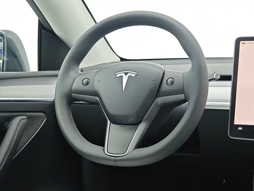 Tesla Model Y 2024 — фото 9