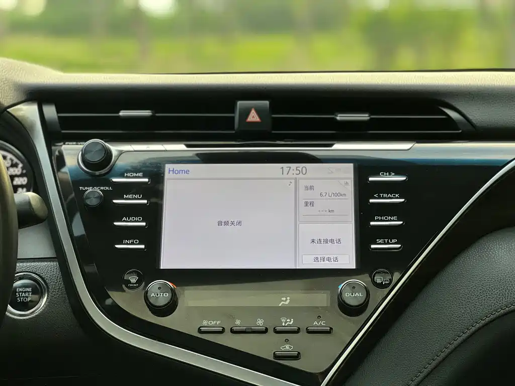 Toyota Camry 2018 — фото 25