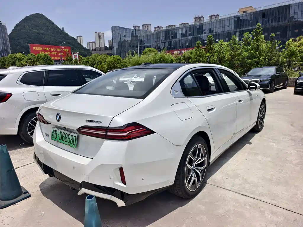 BMW i5 2025 — фото 7