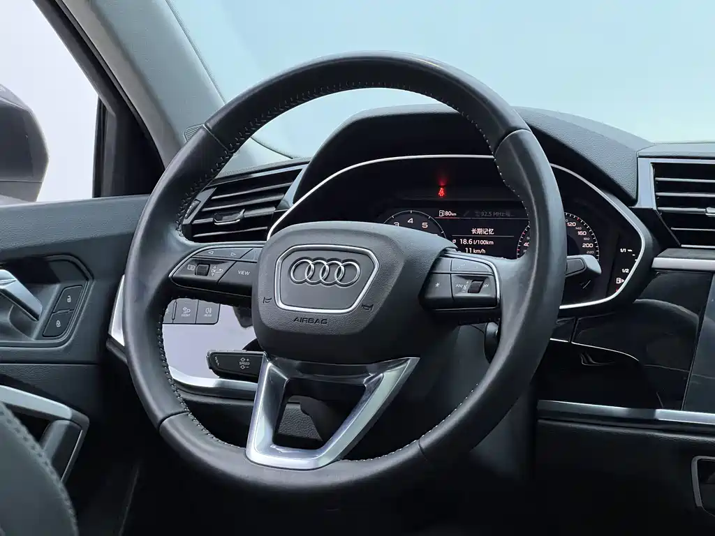 Audi Q3 2022 — фото 10
