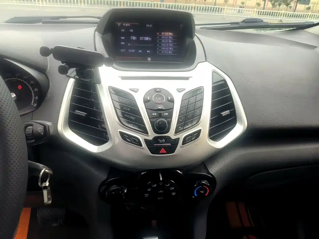Ford EcoSport 2015 — фото 13