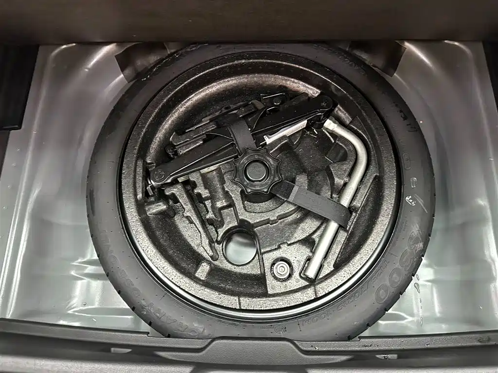 Audi Q2L 2023 — фото 10