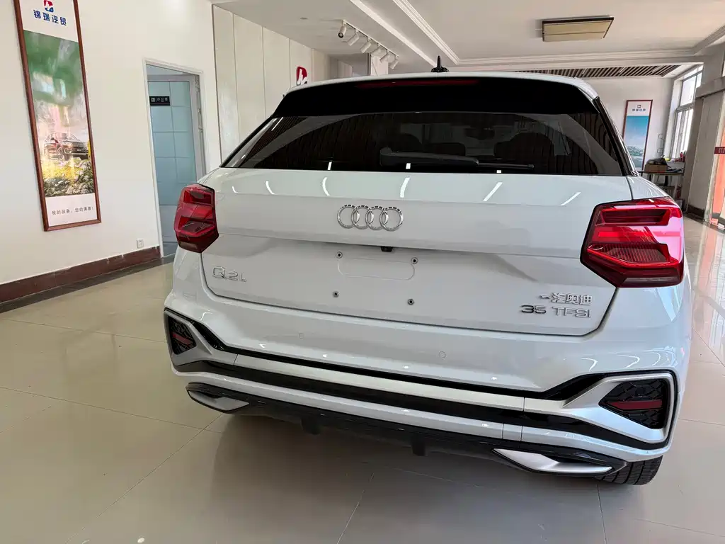 Audi Q2L 2023