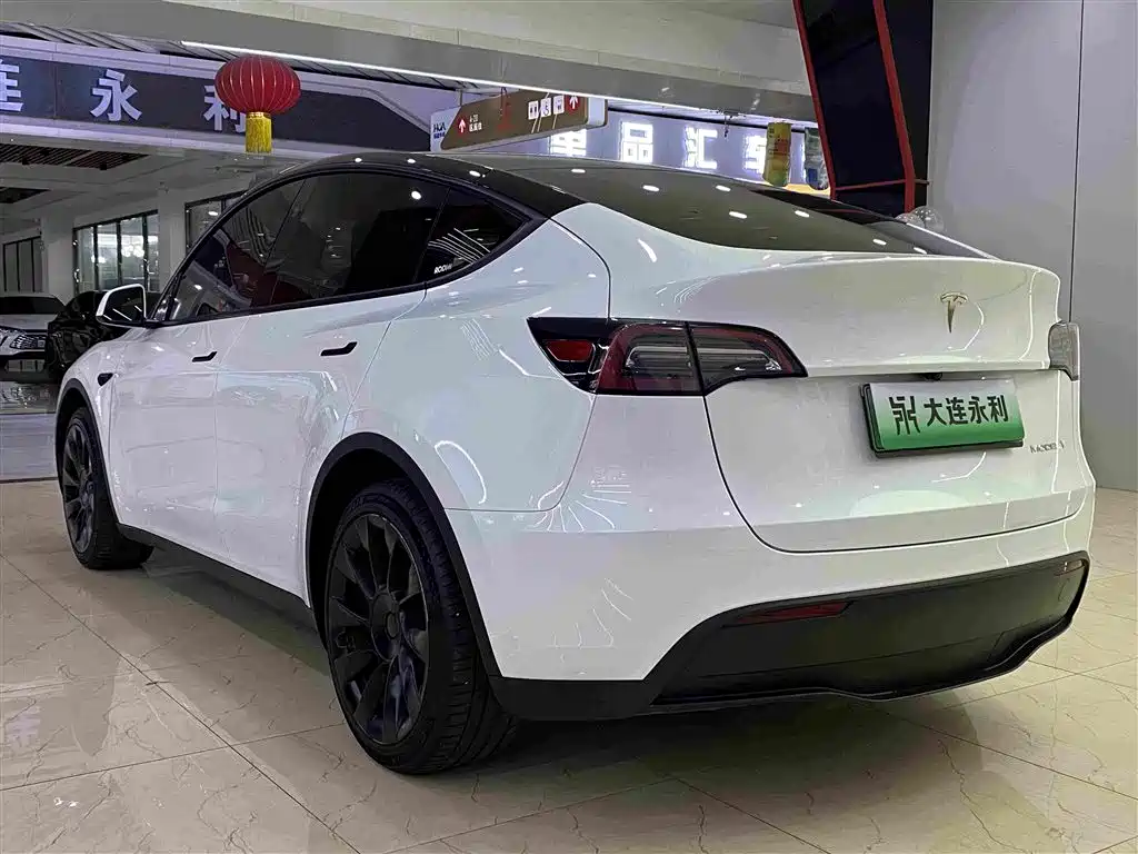Tesla Model Y 2024 — фото 18