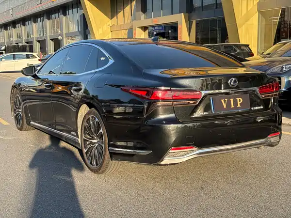 Lexus LS 2021