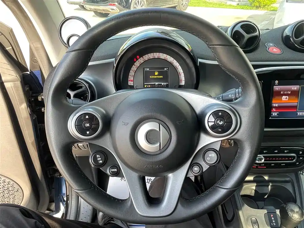 smart Fortwo 2018 — фото 9
