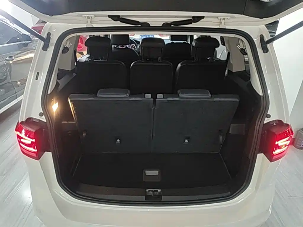 Volkswagen Touran 2018 — фото 19