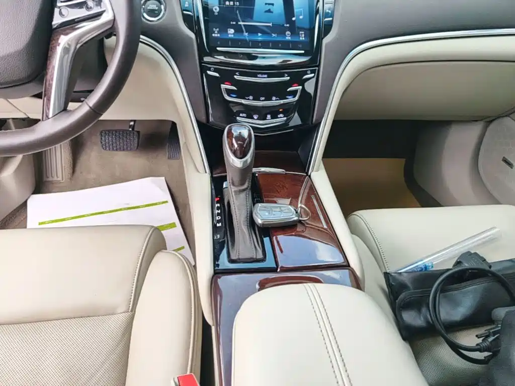 Cadillac XTS 2016 — фото 14