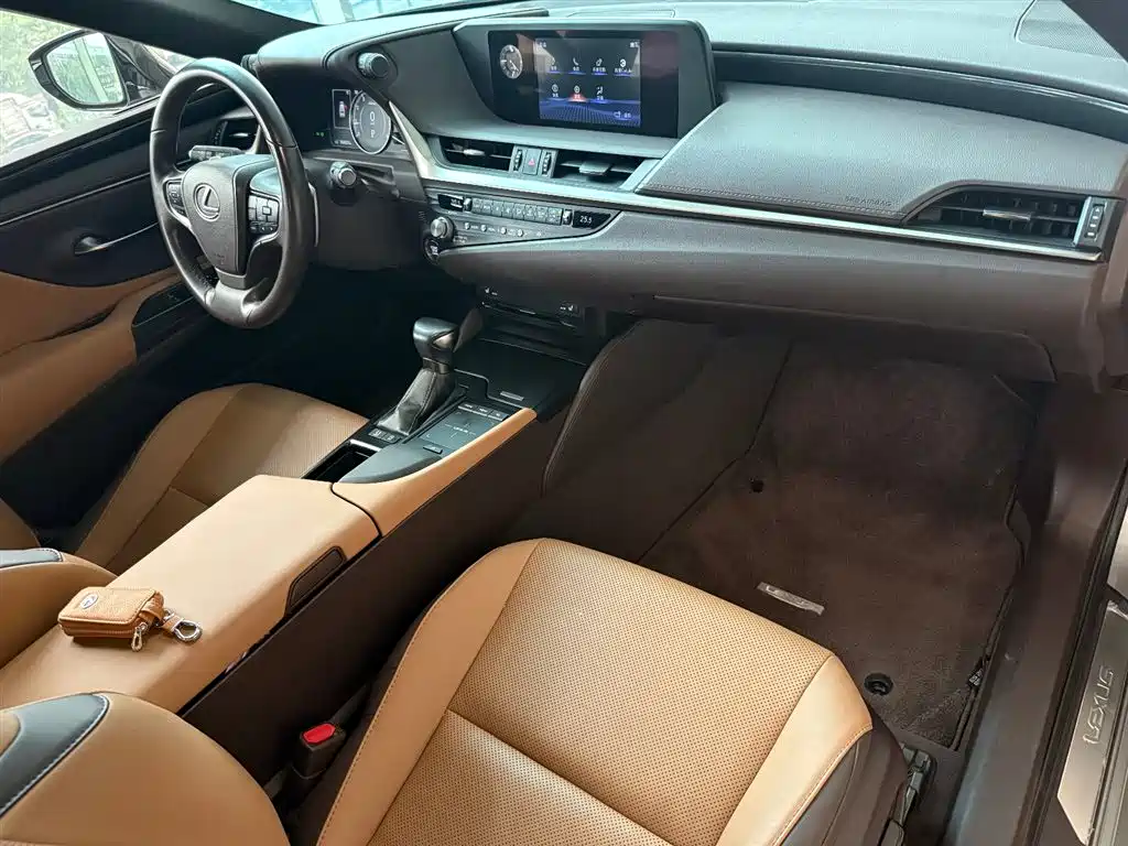 Lexus ES 2021 — фото 19